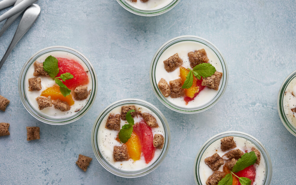 Yoghurt med citrusfrugter, vaniljesirup og Havrefras